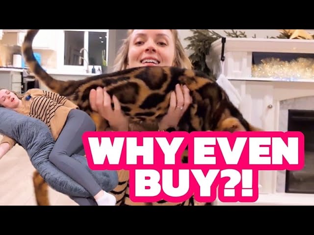 Jess reviewing the ALLOPERA pregnancy pillow